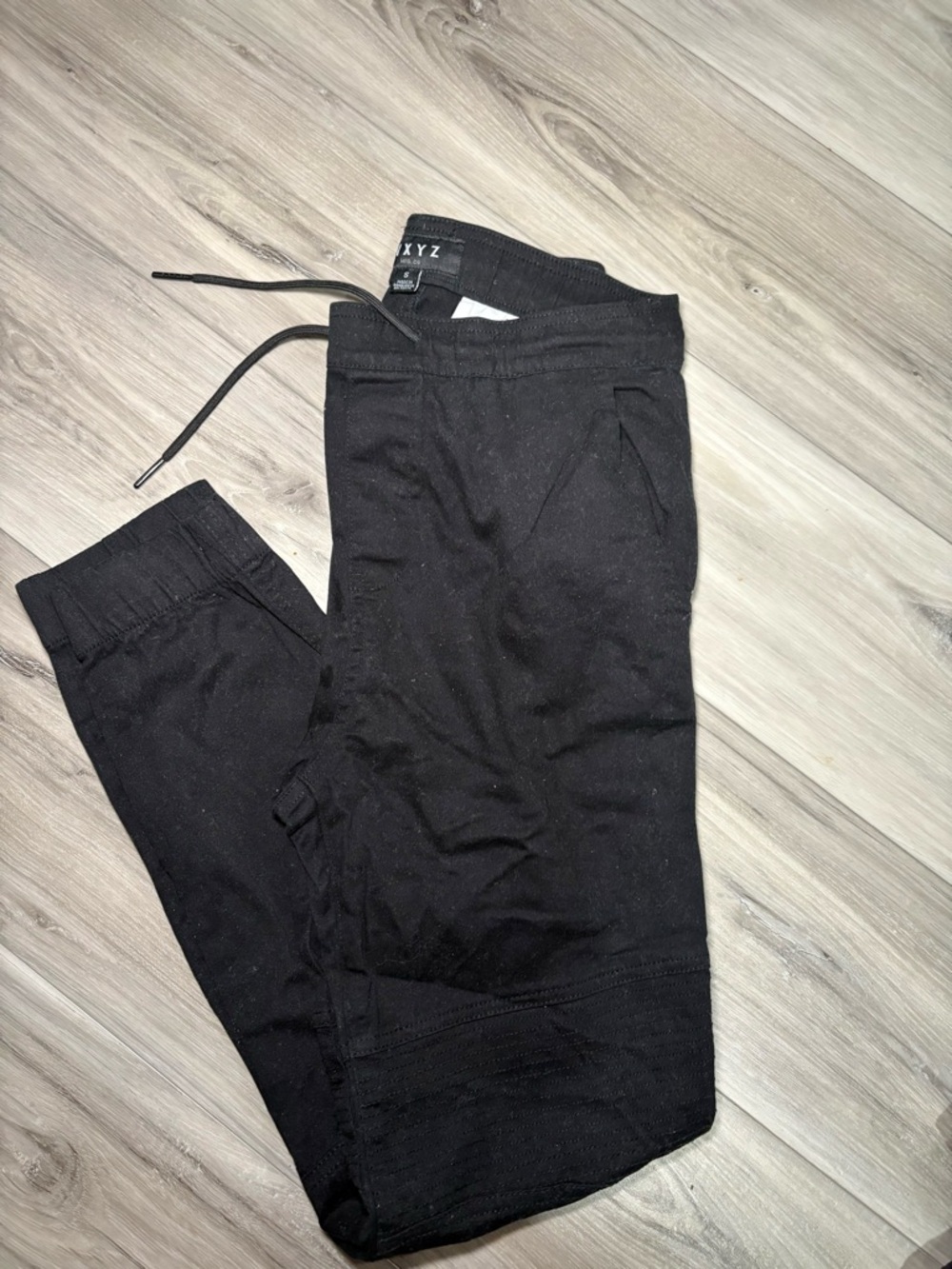XYZ Men's Black Slim Knit Joggers